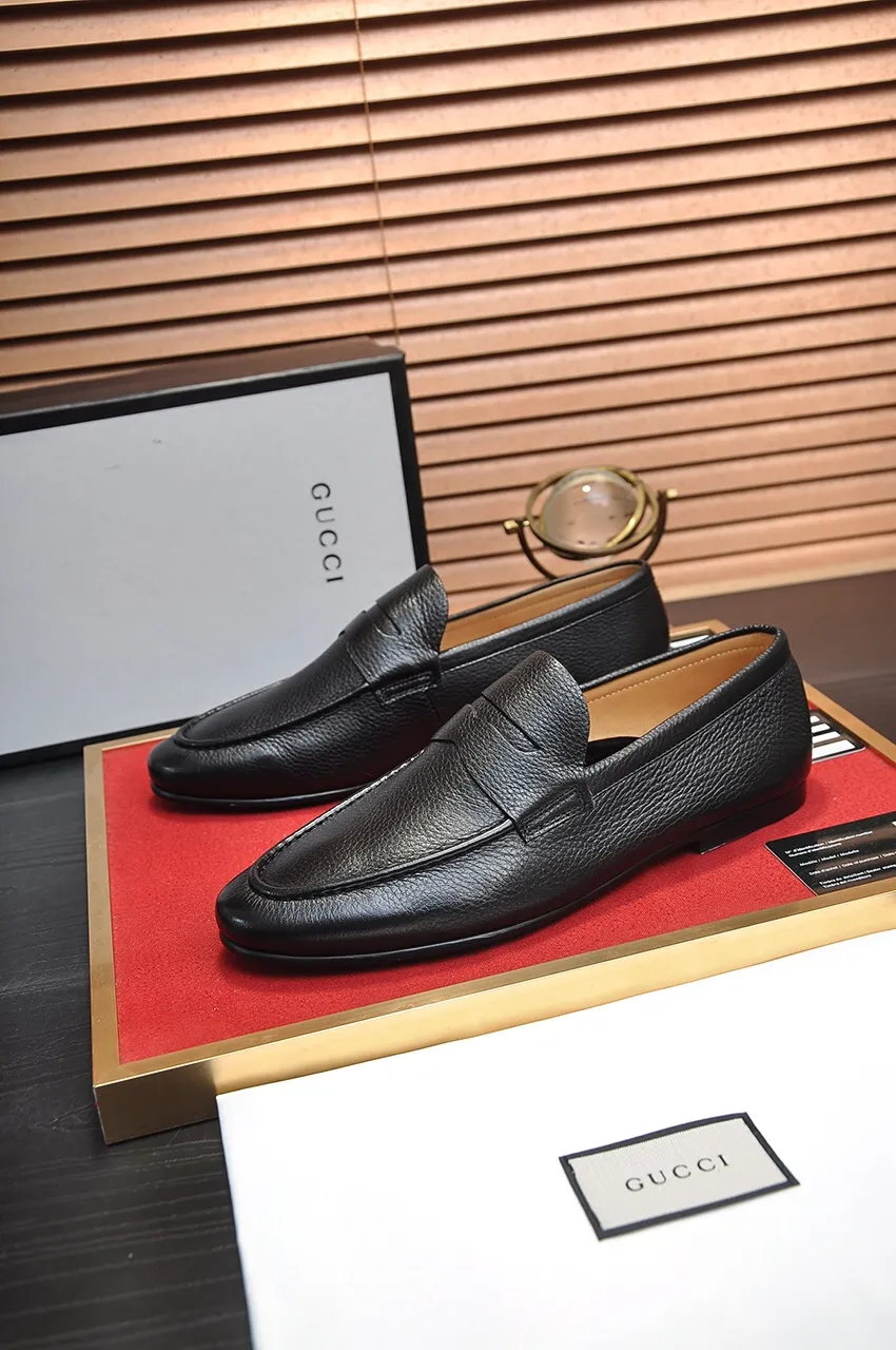Men's shoes 💰520💶【GUCCI】 (High-end Niuli) New 🍀Gucci* - top version Gucci Peas shoes! Made of imported original cowhide, the inner top layer is comfortable cowhide lining! Original wear-resistant rubber outsole! High quality products! Code number 38-44!